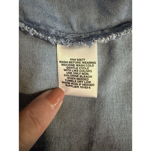 Liz Claiborne 100% Lyocell light wash denim Blouse top. Size XL Blue - Picture 7 of 7